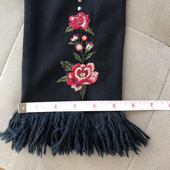 ♻️Reposted NWOT Earl Jeans embroidered & studded skinny jeans - Picture 11 of 16